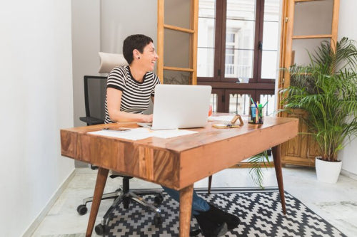 Why Compact Wooden Desks Appeal to Remote Workers