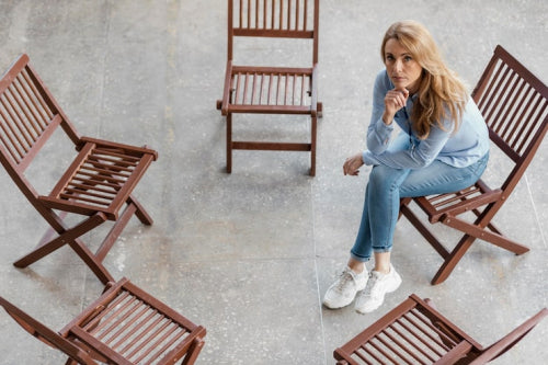 How Wooden Chairs Enhance Social Spaces