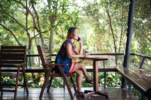 How Outdoor Wooden Furniture Adapts to Indian Climates