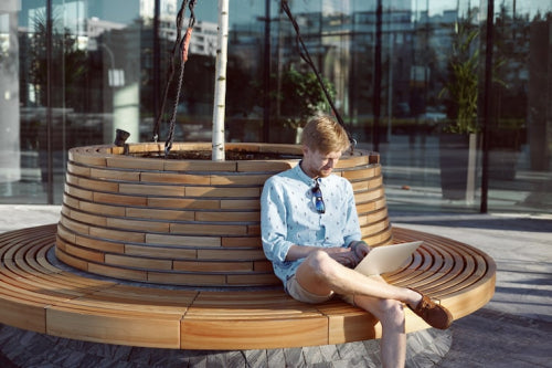 Outdoor Furniture Trends Featuring Teak Durability